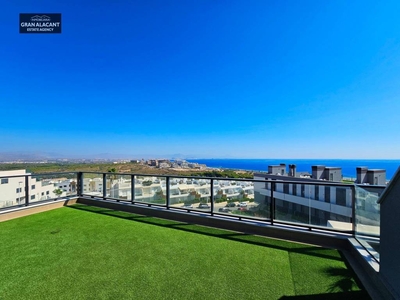 Venta Piso Santa Pola. Piso de tres habitaciones en Canarias. Con terraza