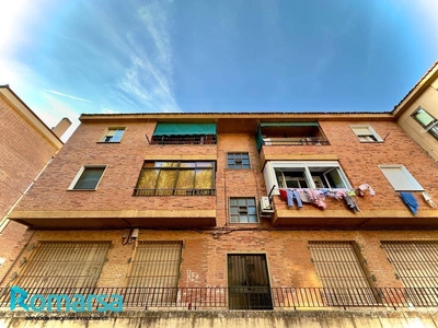 Venta Piso Segovia. Piso de tres habitaciones en Calle Gerona. A reformar segunda planta con terraza