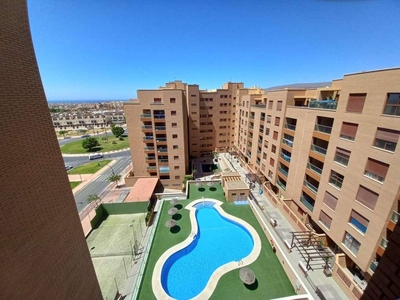 Venta Piso Almería. Piso de tres habitaciones en Avenida Medico Francisco Perez Company. Con terraza