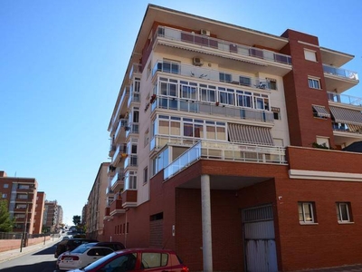 Venta Piso Tarragona. Piso de tres habitaciones en Carrer G 3. Con terraza