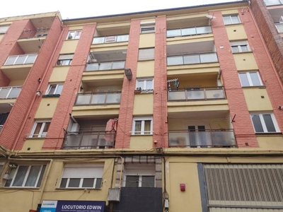 Venta Piso Torrelavega. Piso de dos habitaciones en Calle TORRES QUEVEDO 7. A reformar tercera planta con terraza