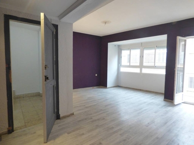 Venta Piso Torrent (València). Piso de tres habitaciones en Santa Teresa. Con balcón