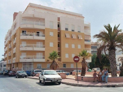 Venta Piso Torrevieja. Piso de dos habitaciones en Avenida de Diego Ramírez Pastor 192. Segunda planta con terraza