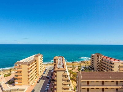 Venta Piso Torrevieja. Piso de dos habitaciones en Avenida Holanda 29. Muy buen estado tercera planta con balcón