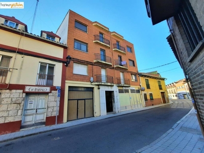 Venta Piso Tudela de Duero. Piso de cuatro habitaciones en Cervantes. Con terraza