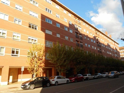 Venta Piso Valladolid. Piso de tres habitaciones en Calle JARA 1. Cuarta planta