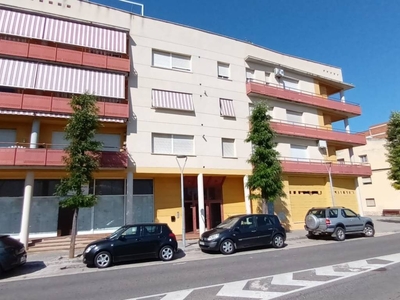 Venta Piso Vila-seca. Piso de tres habitaciones en Carrer de Mossèn Lluís Batlle 1. Primera planta plaza de aparcamiento con terraza