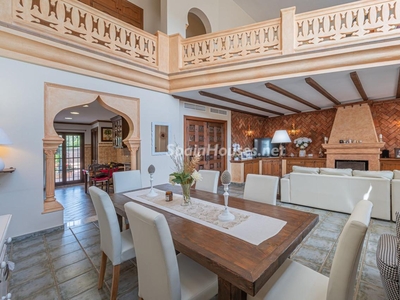 Villa en venta en Elviria, Marbella