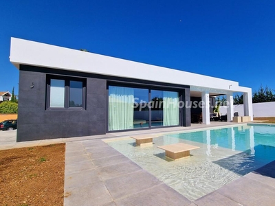 Villa independiente en venta en San Pedro de Alcántara, Marbella