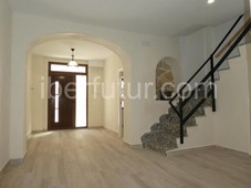 Venta Casa rústica en Calle de San Vicente Oliva. Muy buen estado 225 m²