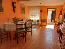 Venta Casa rústica Villaquilambre. 180 m²