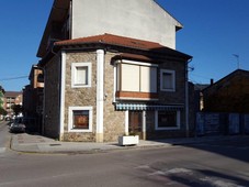 Venta Casa unifamiliar en Avenida Cantabria 36 Los Corrales de Buelna. Con balcón 194 m²