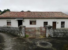 Venta Casa unifamiliar en Bº San Mateo 154 Los Corrales de Buelna. Buen estado 166 m²