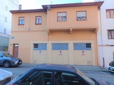 Venta Casa unifamiliar en C/ Juan Cacho 4 Torrelavega. Buen estado 316 m²