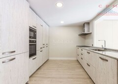 Alquiler piso estupendo y luminoso piso sin amueblar, de 150 m2 y 2 dormitorios; próximo al metro colón. en Madrid