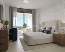 Apartamento con 2 habitaciones con ascensor, parking, piscina, calefacción y aire acondicionado en Estepona