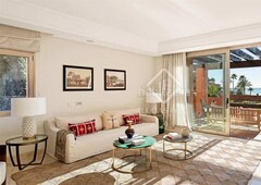 Ático en excelentes condiciones de 3 dormitorios con 213m² terraza en venta en este en Marbella