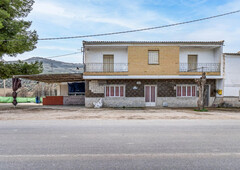 Casa con terreno en Montefrío