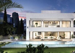 Chalet con 4 habitaciones con parking, piscina, calefacción y aire acondicionado en Marbella