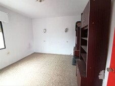 Piso cuarto con 3 habitaciones y terraza en Alquenència - Venècia Alzira