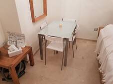 Piso sabinillas, 2 dormitorios, 2 baños, terreza de 18 m2 aparcamiento subterráneo. en Manilva