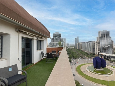 Alquiler de ático en avenida De Les Corts Valencianes de 4 habitaciones con terraza y piscina
