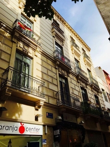 Alquiler de piso en Centro - Murcia de 2 habitaciones con terraza y muebles