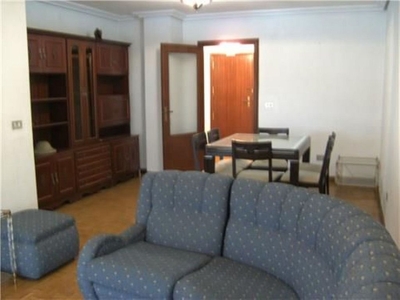 Piso en alquiler en San Andrés - San Antón de 3 habitaciones con muebles y balcón