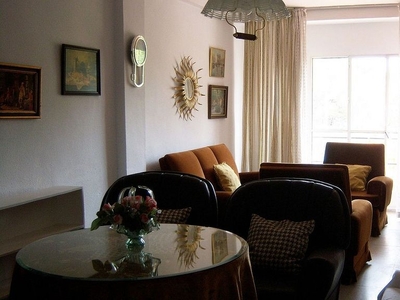 Alquiler de piso en Vista Alegre - Parque Cruz Conde de 3 habitaciones con terraza y muebles