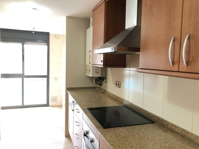 Alquiler Piso Granollers. Piso de tres habitaciones en Calle sant josep de calassanç 22. Buen estado primera planta con balcón