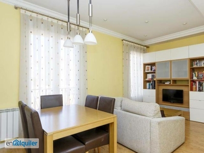 Apartamento de 2 dormitorios con aire acondicionado en alquiler en Chamberí