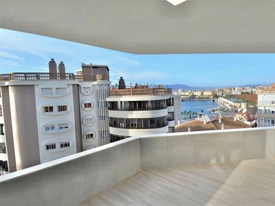 Ático en venta en La Malagueta - La Caleta de 3 habitaciones con terraza y balcón