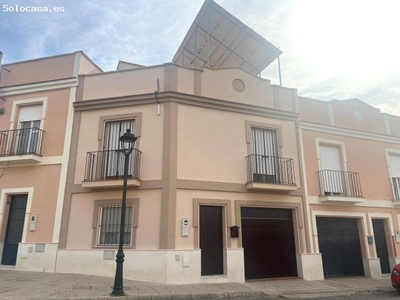 CASA DE ESQUINA EN LA LOCALIDAD DE GUILLENA, SEVILLA.