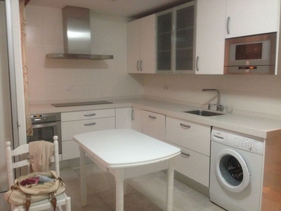 Piso en alquiler en Centro - Burgos de 5 habitaciones con garaje y muebles
