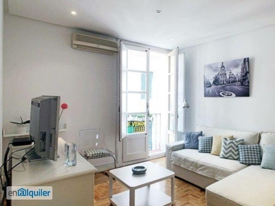 Precioso apartamento de 1 dormitorio con balcón en alquiler en Madrid Centro