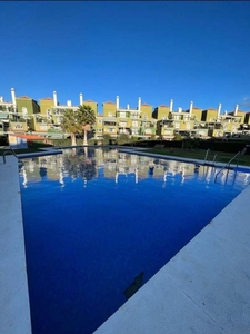 Venta de ático en calle Cguadalhorce de 4 habitaciones con terraza y piscina