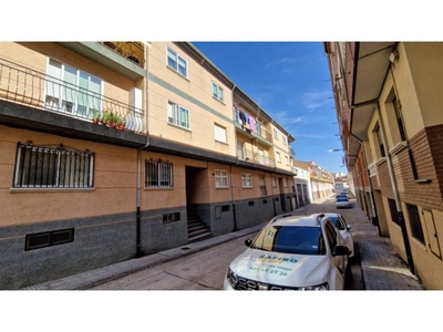 Venta Piso Ciudad Rodrigo. Piso de tres habitaciones en Calle INDEPENDENCIA 36. Buen estado con terraza
