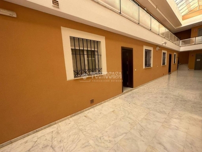 Venta Piso Fuentes de Andalucía. Piso de cuatro habitaciones en C/ Huertas. Entreplanta