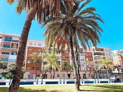 Venta Piso Málaga. Piso de tres habitaciones en Avenida de Andalucía. Buen estado primera planta