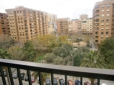 Alquiler piso con excelente vistas al parque, en buena zona y buen edificio. en Valencia