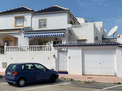 Venta de casa con piscina y terraza en Los Balcones, Los Altos, Punta Prima (Torrevieja), Los balcones