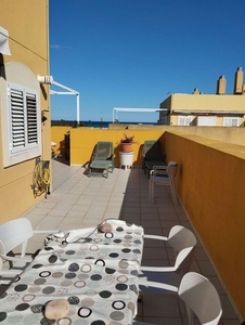 Alquiler de ático en Canet d´En Berenguer de 3 habitaciones con terraza y piscina