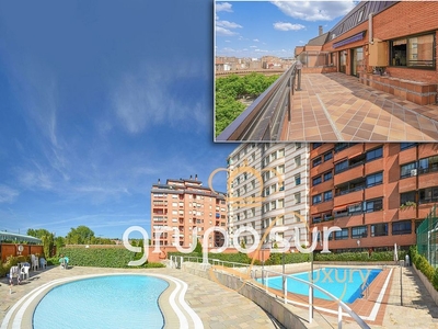 Dúplex en venta en calle Estadio de 3 habitaciones con terraza y piscina