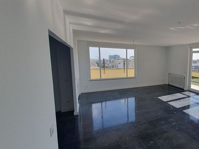 Piso en alquiler en calle De Serrano de 3 habitaciones con terraza y garaje