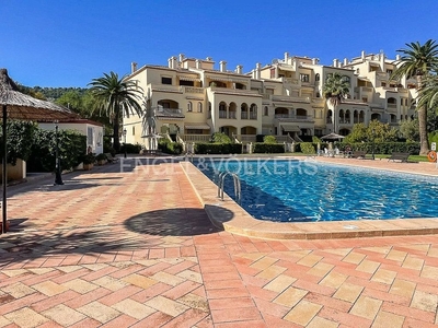 Piso en alquiler en Casco Antiguo de 2 habitaciones con terraza y piscina