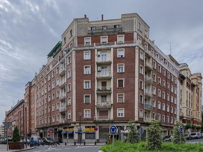 Piso en venta en calle Biarritz de 2 habitaciones con terraza y balcón
