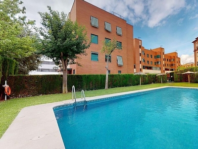 Piso en venta en calle Escritor Almeida Garret de 4 habitaciones con terraza y piscina