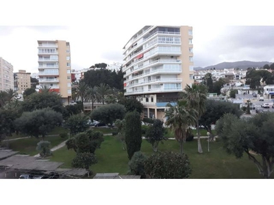 SE ALQUILA POR LARGA TEMPORADA BONITO APARTAMENTO CON VISTAS AL MAR EN LA CARIHUELA (TORRREMOLINOS)