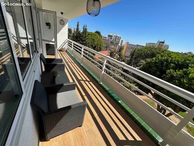 SE VENDE BONITO APARTAMENTO CON VISTAS AL MAR EN LA CARIHUELA (TORREMOLINOS)