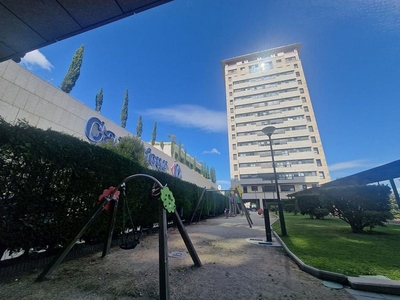 Venta de piso en Alcabre - Navia - Comesaña de 4 habitaciones con garaje y jardín